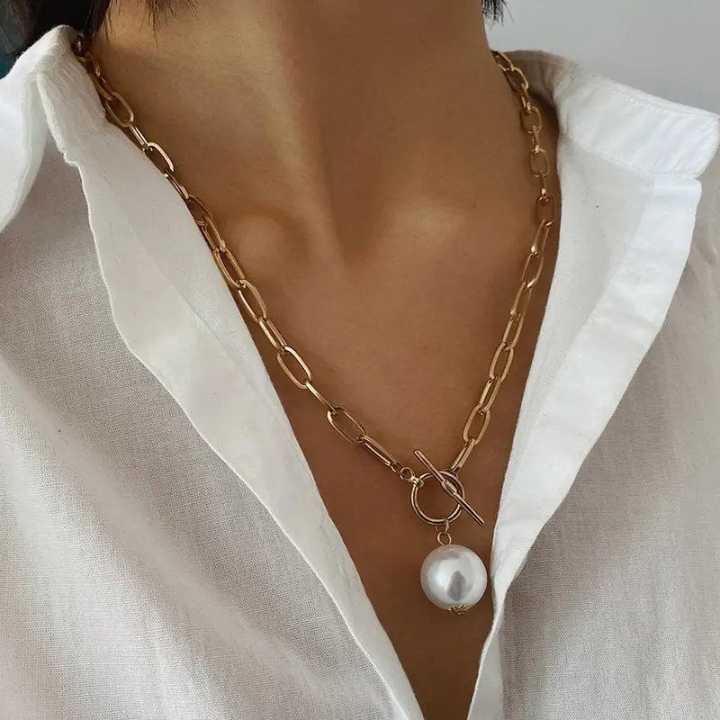 Elegant Oxford-Style Pearl Necklace 1