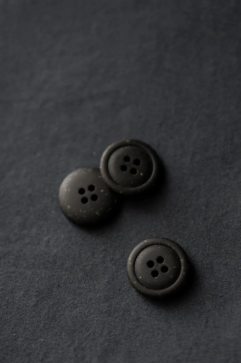 Merchant & Mills Nero Recycled Resin Button – 20Mm, Matte Black Finish 1