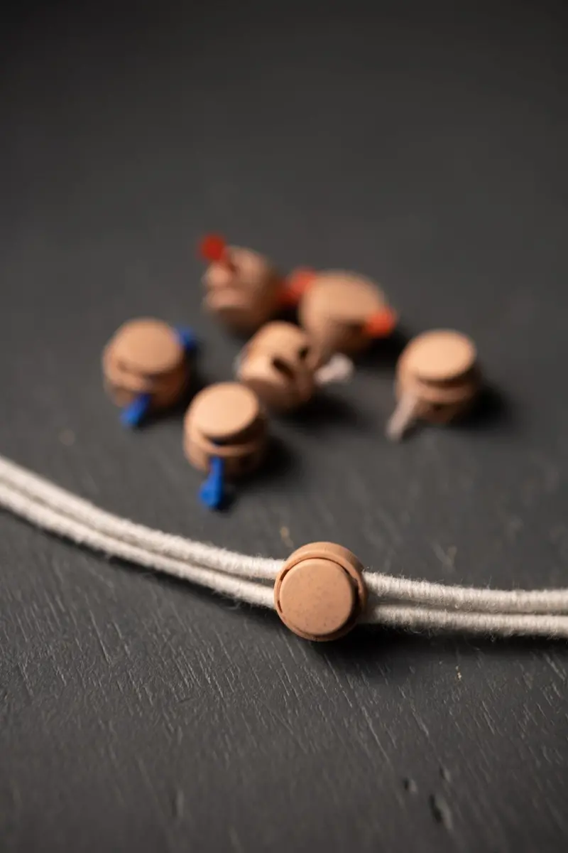 Orange Fizz Sustainable 2-Hole Cord Lock – Merchant & Mills 1
