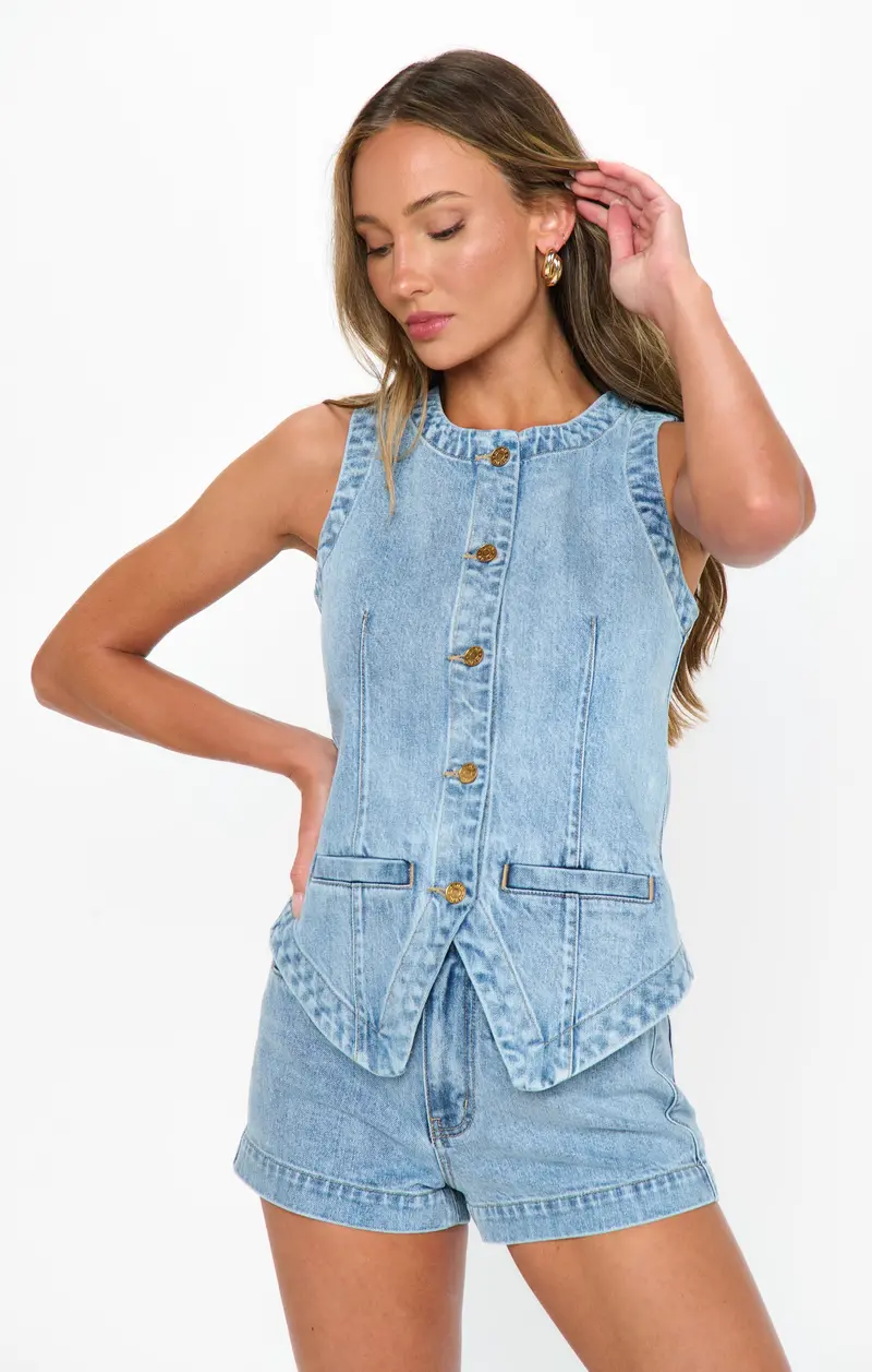 Pacifica Slate Indigo Shorts – Casual Summer Pairing 1