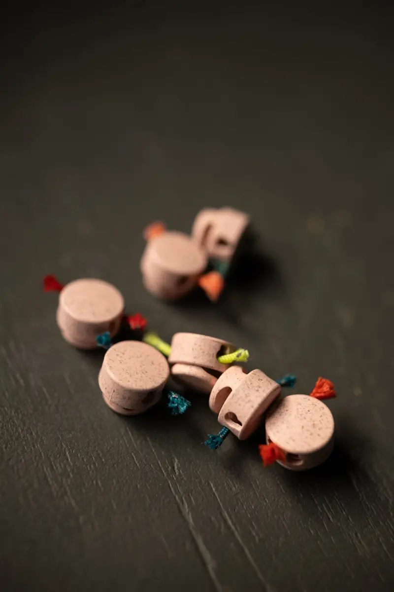 Pink Fizz Eco-Friendly 2-Hole Cord Lock – Merchant & Mills Sustainably Made 1