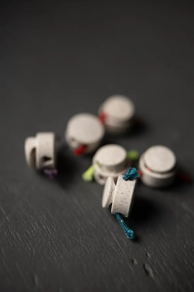 White Fizz Eco 2-Hole Cord Lock – Merchant & Mills Minimalist Hardware 1